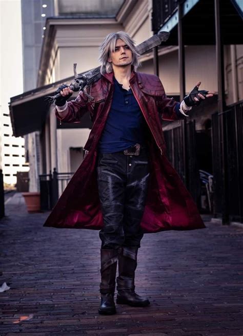 Dante cosplay by @moderatlyokaycosplay | Poses humanas, Guerreros ...