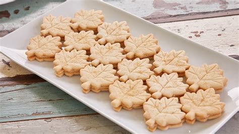 Recipe: Maple Leaf Sandwich Cookies | CBC Life