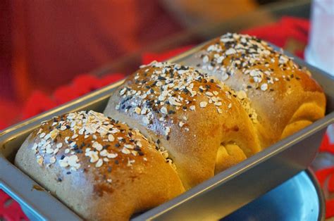 Journal of a nutritionist mom : Hokkaido milk loaf with raisin (wholemeal)