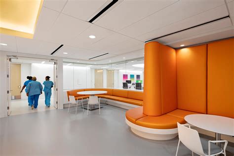 Frameweb | In this Chicago hospital, a colour per floor stimulates different kinds of patients