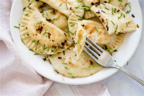 Pierogi Ruskie: Polish dumplings with potatoes and cheese - Mondomulia