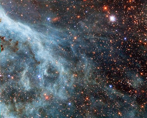 New Hubble Image: Turquoise-Tinted Plumes in the LMC