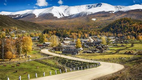 58 Thousand Km Highway Built in Xinjiang Uyghur Autonomous Region