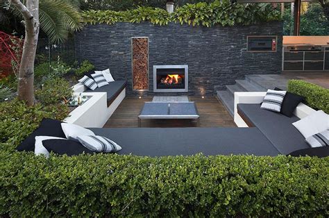 Outdoor Living with Sunken Lounge Modern Backyard Design, Modern Landscape Design, Backyard ...