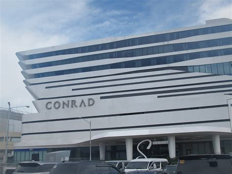 Conrad Manila Hotel ♥ - ARTSY FARTSY AVA