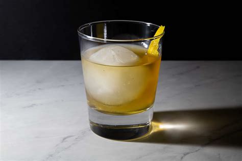 Rusty Nail Recipe - CocktailLove