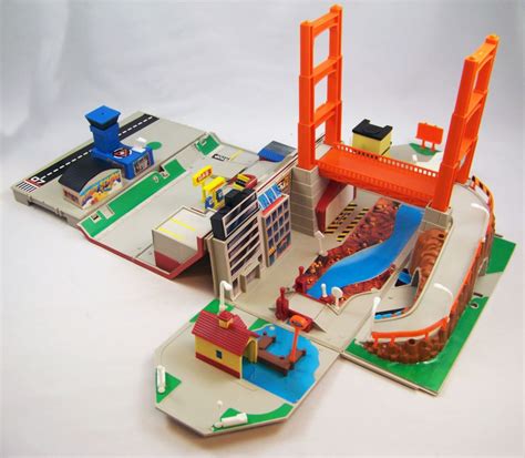 Micro Machines - Galoob Ideal - 1989 Super City Playsets (Toolbox) loose with box