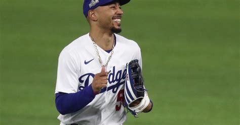 LA Dodgers' Mookie Betts Wins Fifth Straight Gold Glove - CBS Los Angeles