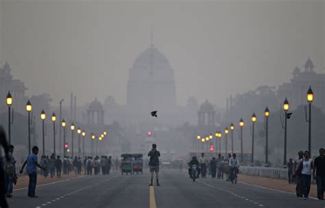 Indian City Overwhelmed by Air Pollution – New Delhi Journal - The New ...