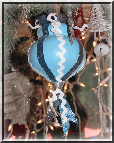 Uniquely Grace: Paper Mache Ornaments - Christmas is in the air!