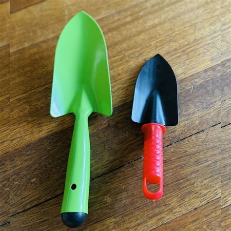 Gardening Metal Shovel / Pala / Plastic Handle Small Digging Shovel for ...