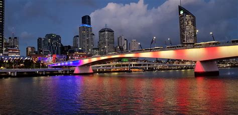 Victoria Bridge and the Casino 'Americanised' for Independence Day : r/brisbane