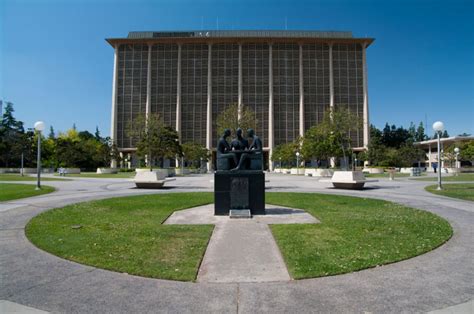 Courthouse Park. Downtown Fresno (2022, www.leapman.us) · Disc Golf Scene