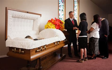 Funeral Visitation Etiquette: Basic Guide To Visitations & Viewings