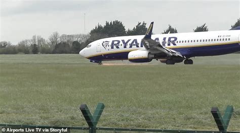 Terrifying moment sparks fly from Ryanair jet after its nose wheel ...