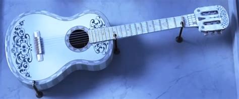 Héctor's Guitar | Disney Wiki | Fandom