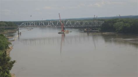 Bridge worker falls into Missouri River near Rocheport