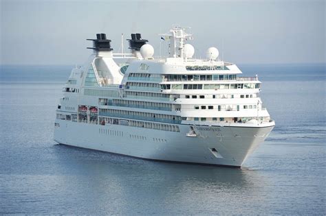 Cruise ships must be effectively regulated to minimise serious environment and health impact