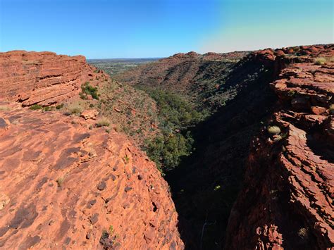 Hiking Kings Creek and the Kings Canyon Rim Walk - Watarrka National Park - Northern Territory ...