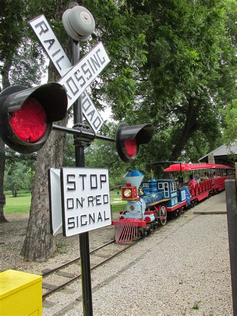 Eddie's Rail Fan Page: The San Antonio Zoo Train. San Antonio Texas. June 2014.