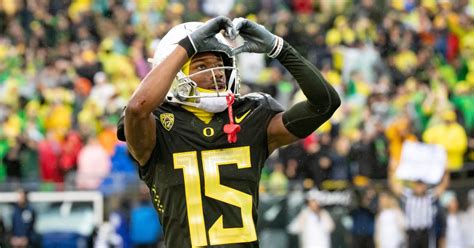 Tez Johnson bounces back from early miscue with career day for Oregon ...