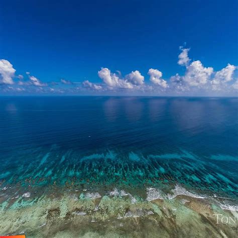 Aerial view showing the structure of the Belize Barrier Reef - back reef, crest, spur and groove ...