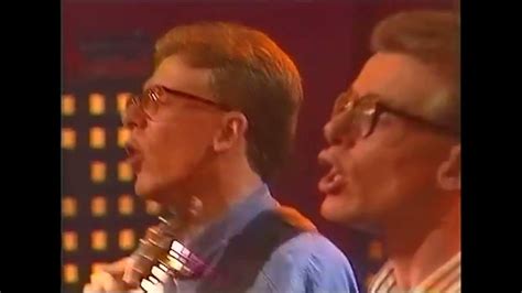 The Proclaimers - Letter From America (TopPop 1987) - YouTube