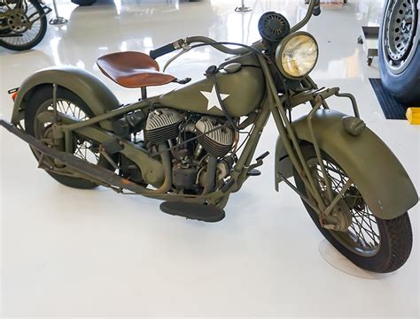 1945 INDIAN MOTORCYCLE "CHIEF" - Lyon Air Museum