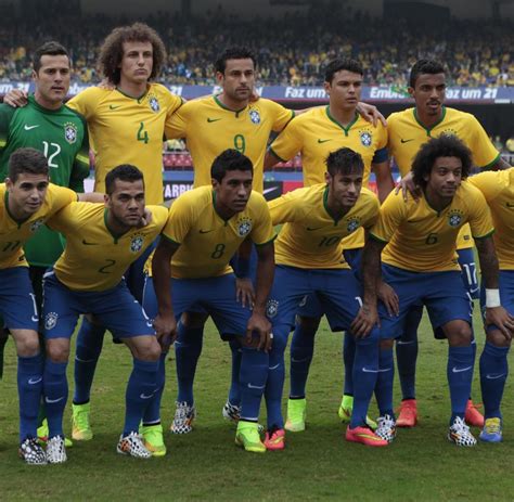 Brasilien 2014: Gelähmter im Roboteranzug tritt ersten Ball der WM - WELT