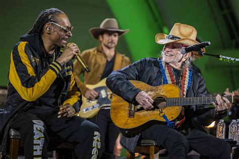 Willie Nelson 90: Snoop Dogg, Kris Kristofferson, Neil Young - Los Angeles Times