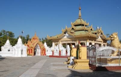 Kuthodaw Pagoda & The World's Largest Book - Myanmar Tours