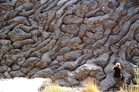 Wadi Jizzi outcrop of the Semail ophiolite in Oman | Geology, Science ...