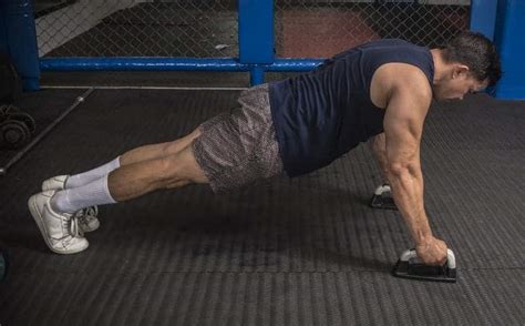 Is It Better To Do Push-ups With Handles? (12 Things To Know ...