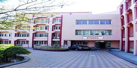 IIT (ISM) Dhanbad Fees & Courses List 2024