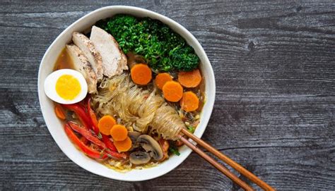 Brothy Vegetable & Kelp Noodle Bowl | Natural Grocers