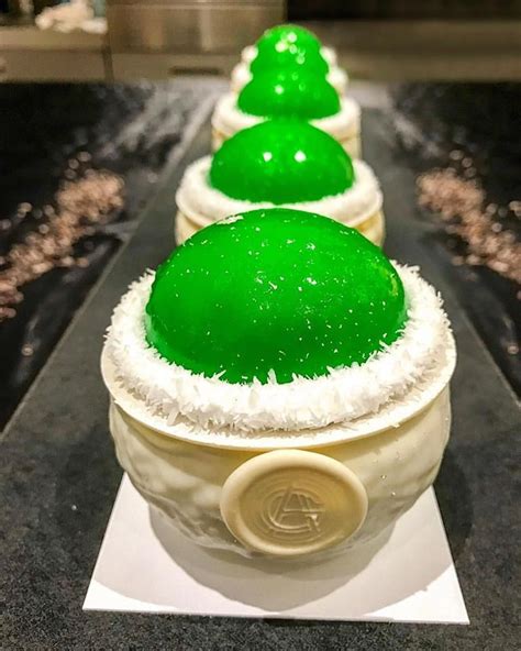 By Amaury Guichon Vanilla Mousse, Cremeux, Pastry Cream, Navidad Christmas, Key Lime, Compote ...