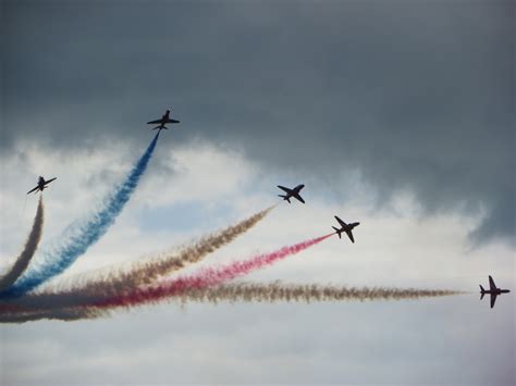 Red Arrows Breaking Formation » Kelvin Peach Photography