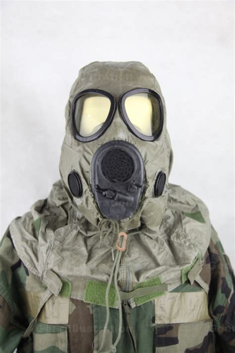 M17A1 Protective Gas Mask – Gear Illustration