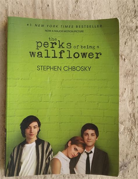 The Perks of Being a Wallflower - Book Review - Lots to Read