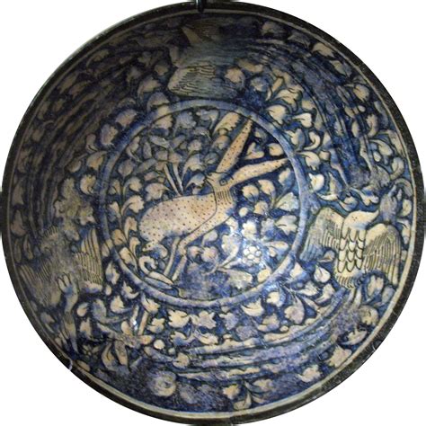 File:Iranische Keramik 14. Jht. Hase Simurgh anagoria.JPG