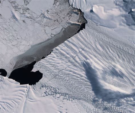 Massive new iceberg breaks off Pine Island Glacier in Antarctica - The Washington Post