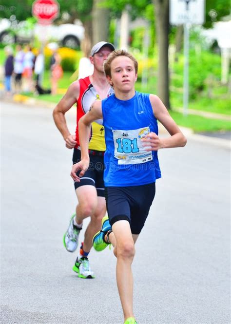 Teen Runner editorial photography. Image of finish, vigor - 43148497