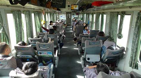 Train travel Vietnam 2023 - 10 tips & how to buy tickets