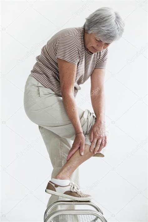 LEG PAIN IN AN ELDERLY PERSON Stock Photo by ©imagepointfr 44397229