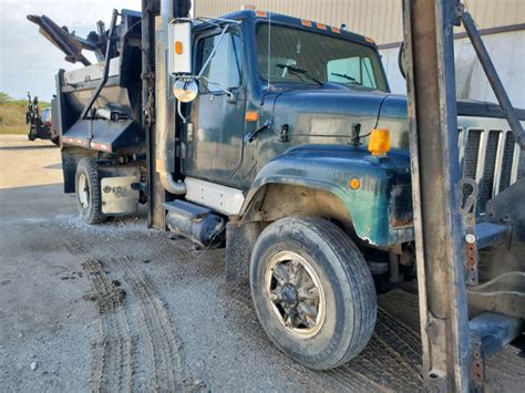 INTERNATIONAL 2574 SINGLE AXLE DUMP TRUCK WITH SNOW PLOW AND WING - Oxford Mobile Fleet Service Inc.