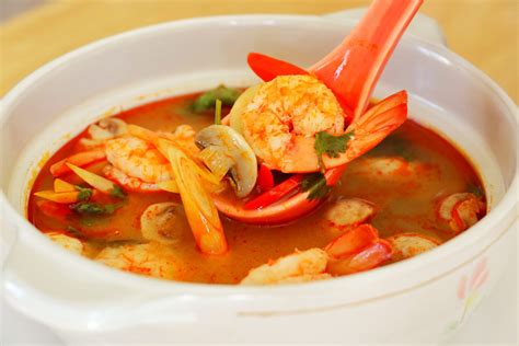 CiCi Li - Tom Yum Goong Recipe (Thai Hot and Sour Soup with Shrimp)