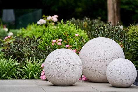 Spheres (Concrete Garden Balls) - Solid Art