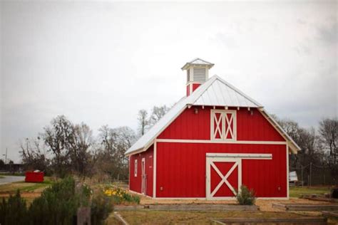 Pole Barn Color Schemes (30 Best Paint Combinations)