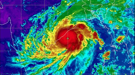 Cyclone Fani: Potentially catastrophic storm nears Indian coast, prompting mass evacuations