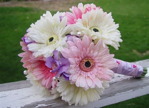 Daisy Bouquet WWW.flowerdreamer.com | Wedding flowers bridal bouquets, Daisy bouquet, Flowers ...